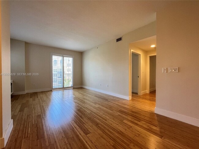 Building Photo - 10 Aragon Ave