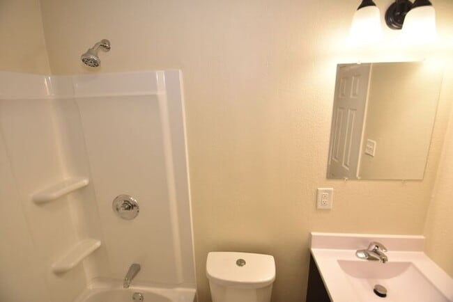 Building Photo - Elkhart North West- 3 bedroom ranch with d...
