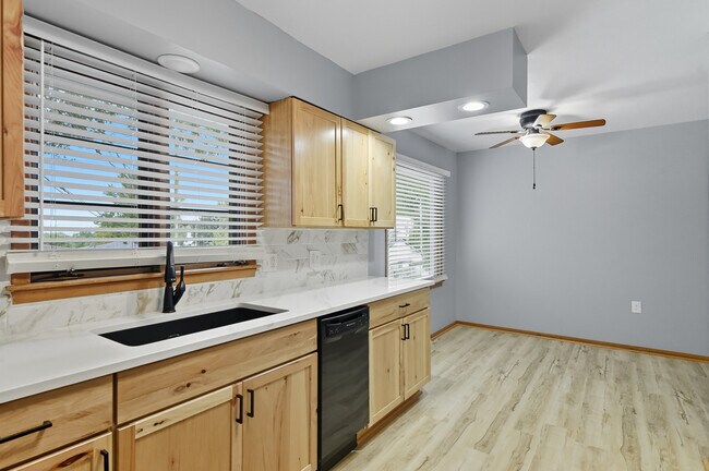 Building Photo - 2710 S 48th Ave