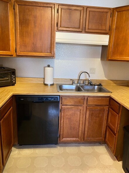Building Photo - 1520 Palmer Dr