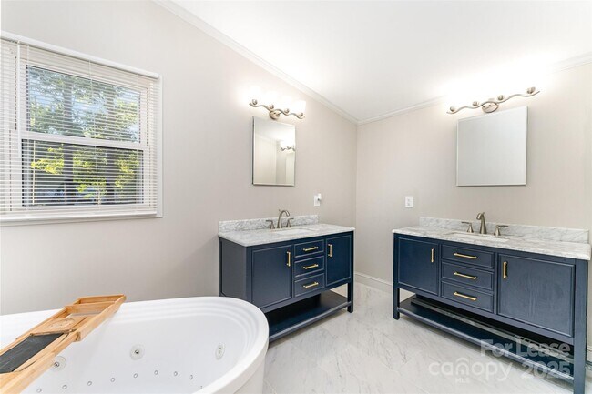 Building Photo - 4301 Eagle Chase Dr