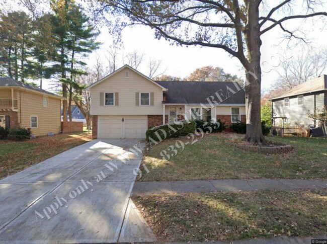Primary Photo - Lovely Home In Nall Hills-Available NOW!