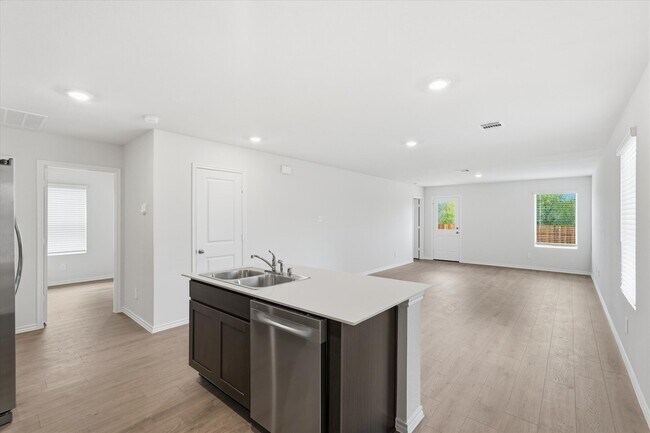 Building Photo - 1141 Northfield Dr