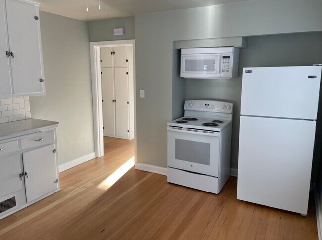 Kitchen - 1324 S 76th St