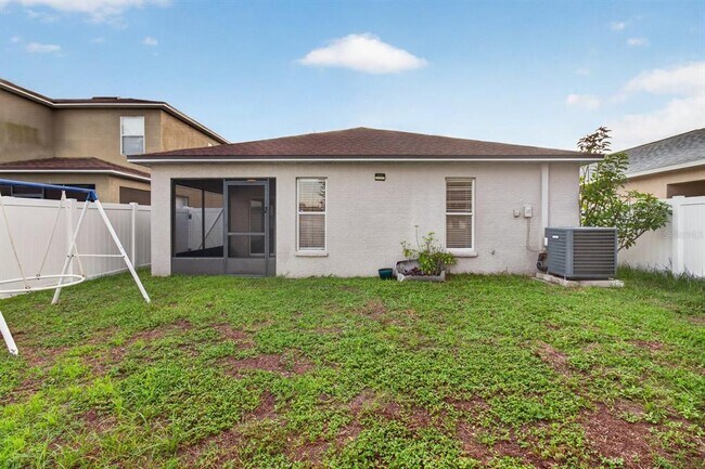 Building Photo - 7961 Carriage Pointe Dr
