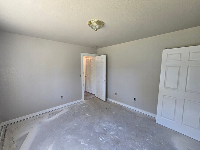 Building Photo - 1642 Columbine Village Dr