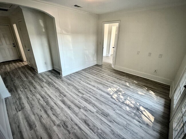 Building Photo - 102 Channel Ln