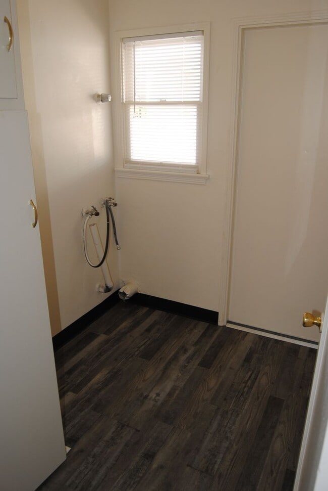 Building Photo - Two weeks of free rent during your third m...