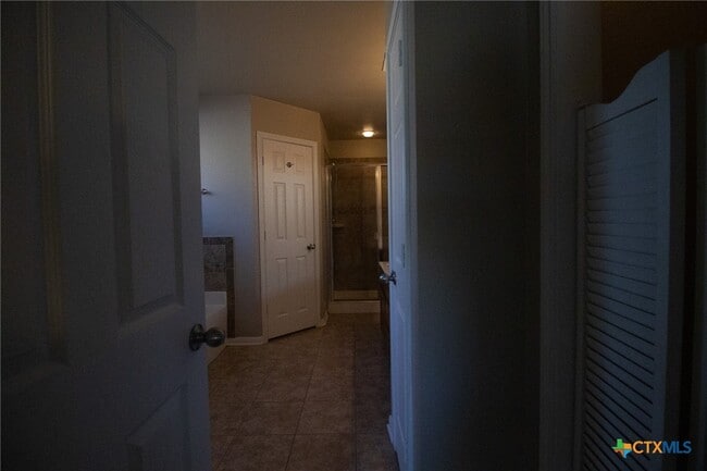 Building Photo - 217 Pointer St