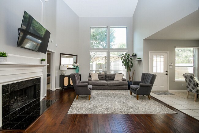 Building Photo - 2114 Thistlerock Ln