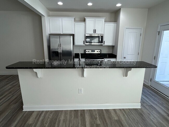 Building Photo - 156 Polaris Ave