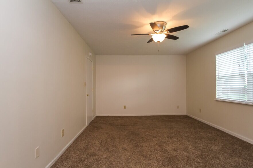 Building Photo - 17764 Cedarbrook Dr