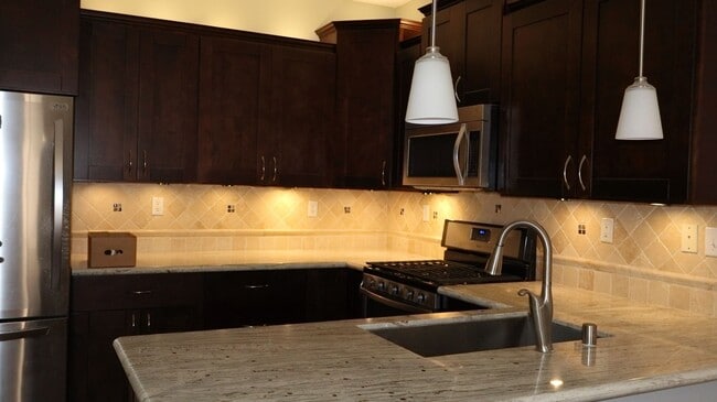 Building Photo - 3 bedrooms 2.5 baths  house in Eastlake- Chula Vista