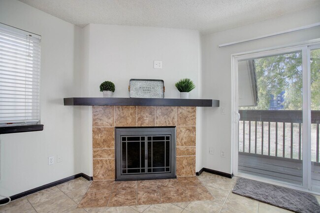 Building Photo - Penthouse level condo with views of canal and trail!