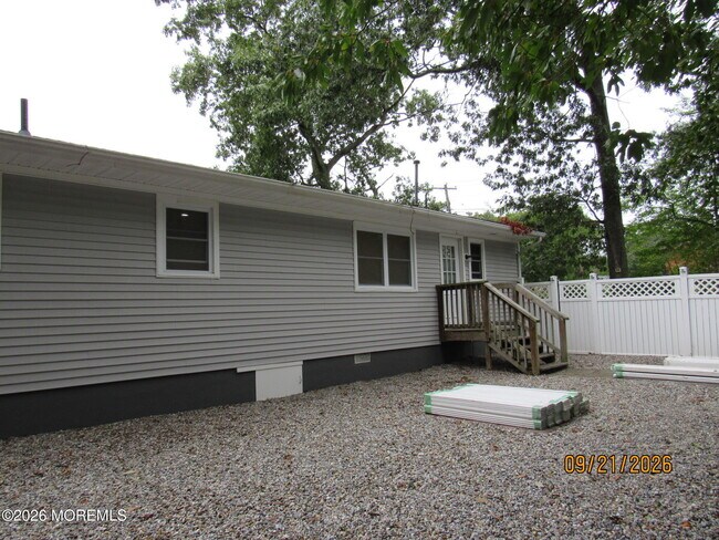 Building Photo - 255 Dogwood Ln
