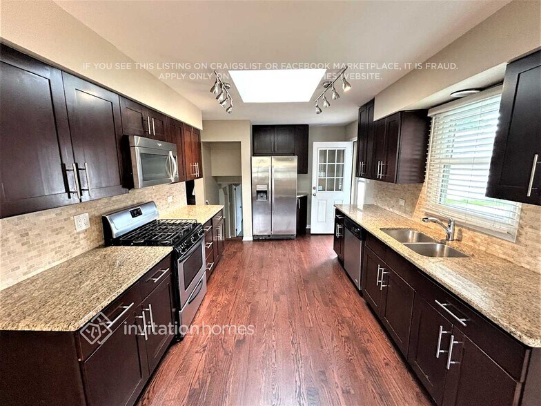 Building Photo - 8840 Hickory Dr