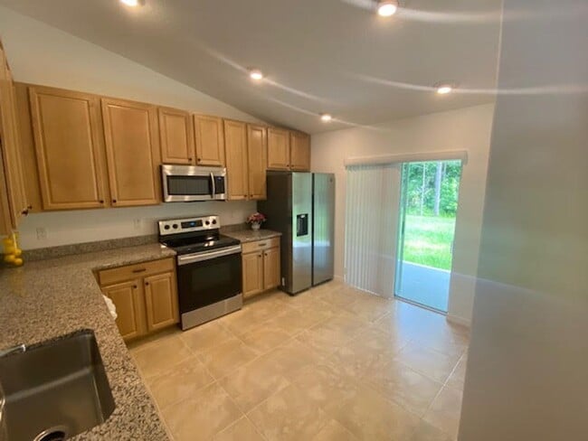 Building Photo - 27 Pony Ln