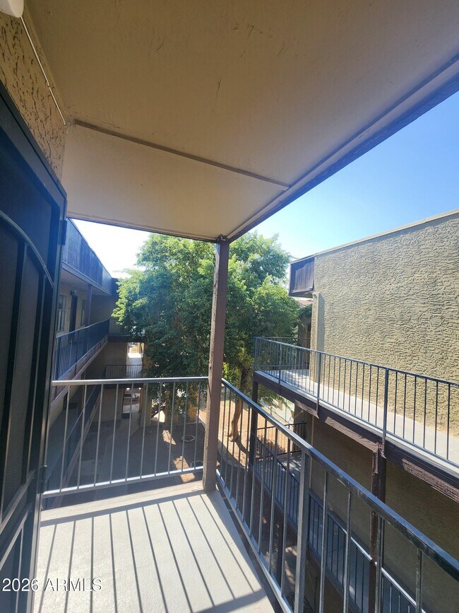 Building Photo - 461 W Holmes Ave