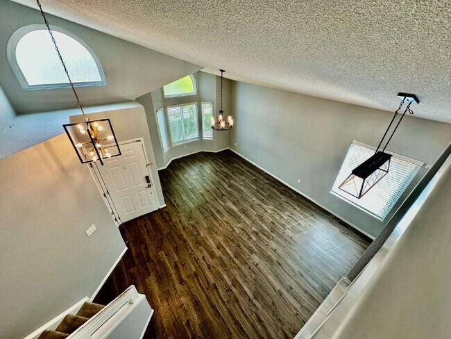 Building Photo - "Charming 3-Bed Highlands Ranch Home with ...