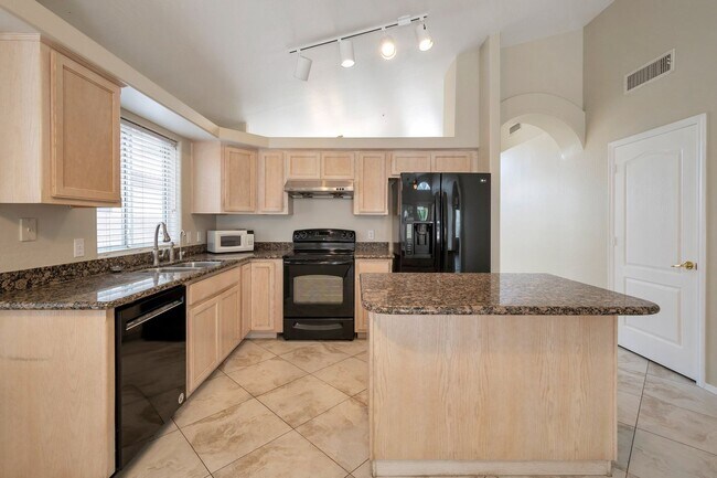 Building Photo - Immaculate 3 bedrooms, 2 bath in Scottsdale