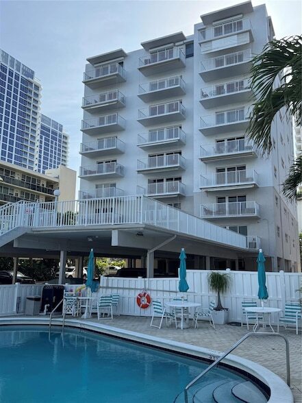 Primary Photo - 95 N Birch Rd