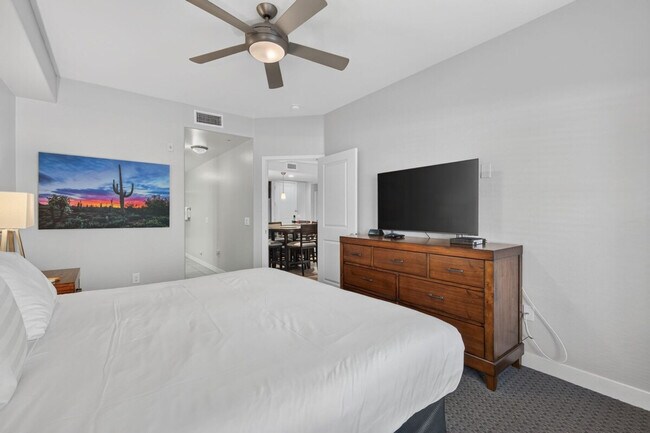 Building Photo - 5350 E Deer Valley Dr