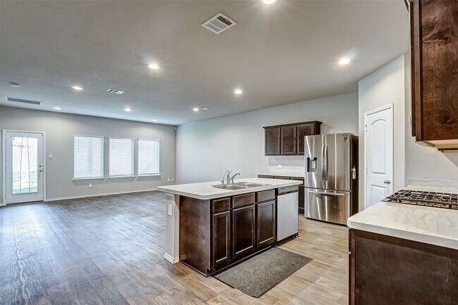 Building Photo - 21323 Pne Ml Dr