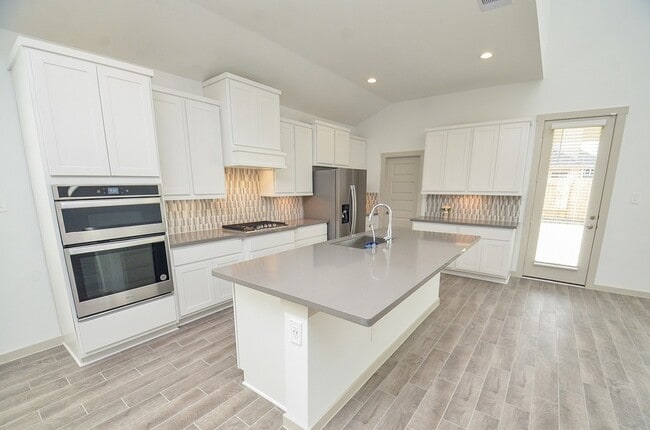 Building Photo - 29203 Pikes Peak Dr