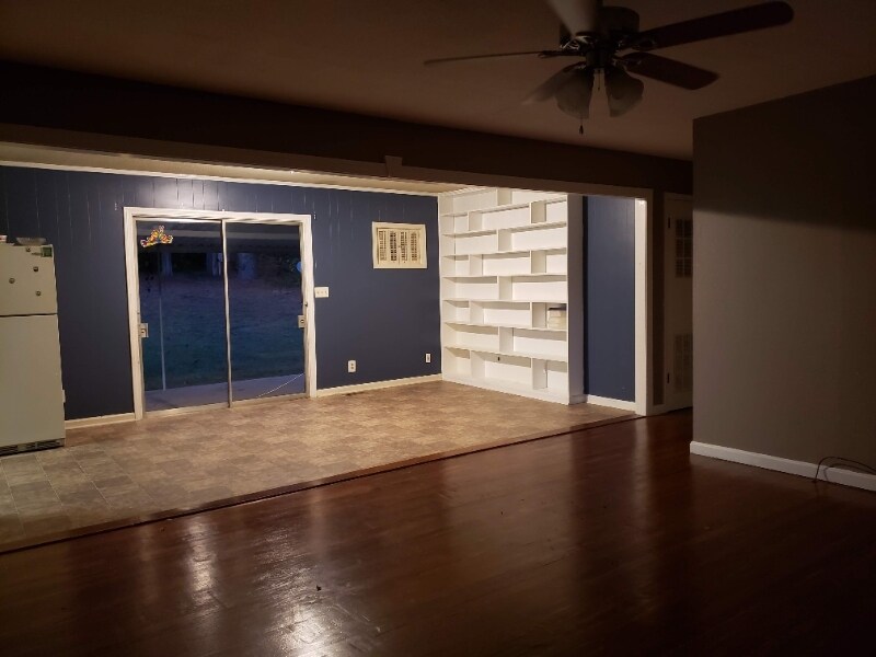 Building Photo - 5800 Clearview Hills Dr