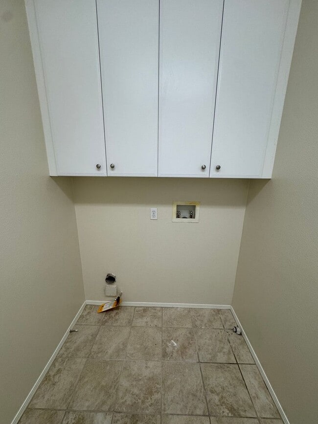 Building Photo - Stunning Home in a Desirable Gated Community