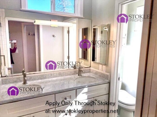 Building Photo - 231 Ivy Dr