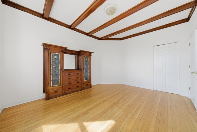 Building Photo - 2453 N Spaulding Ave