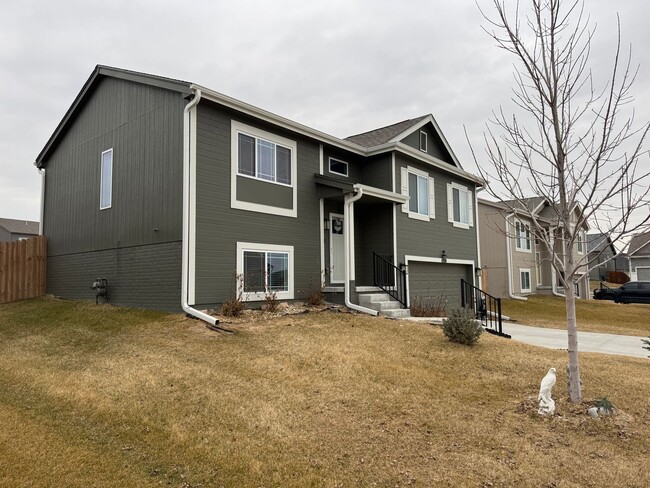 Building Photo - Modern Home With Open Layout For Rent In B...