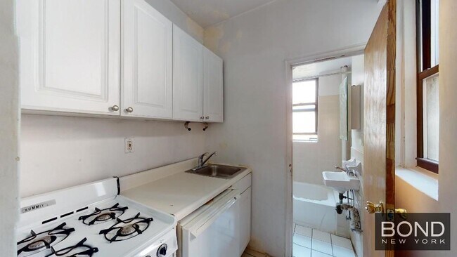 Building Photo - 339 E 77th St