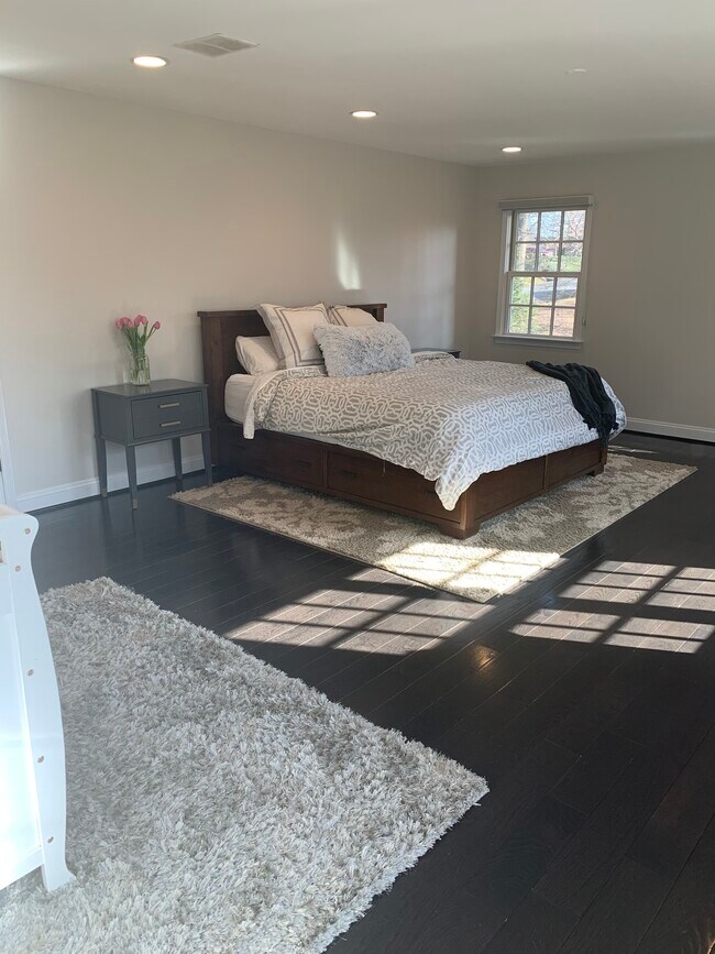 Building Photo - 3436A Holly Rd