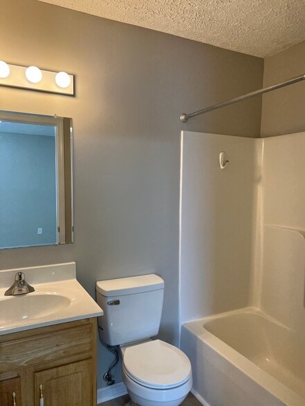 Building Photo - 577 Beaverview Dr