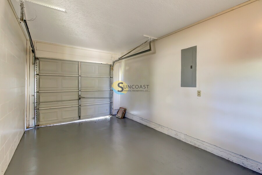Building Photo - 7438 Jade Dr N