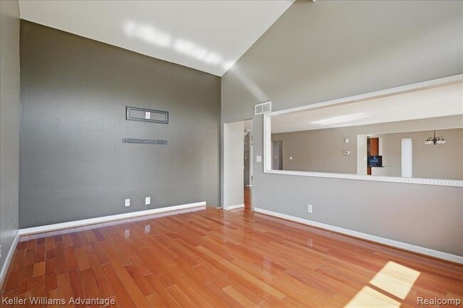 Building Photo - 5321 Fairway Ln