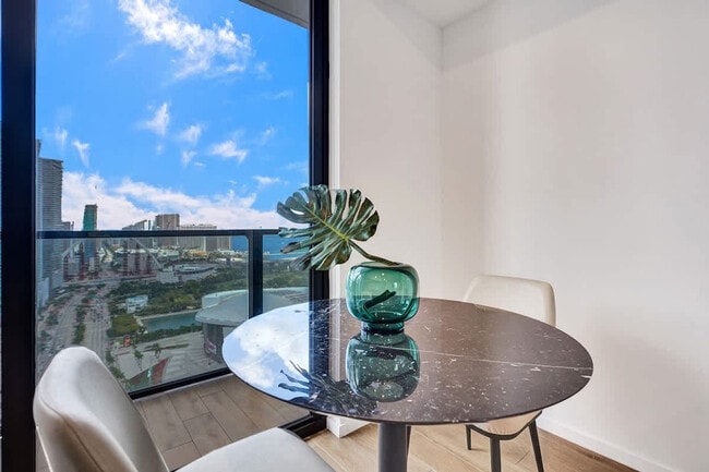 Building Photo - 398 NE 5th St