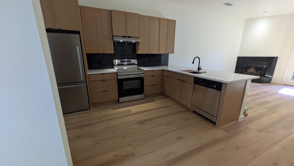 Building Photo - 3944 Buena Vista St