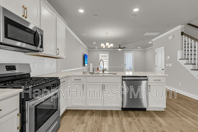 Building Photo - 523 Green Fern Dr