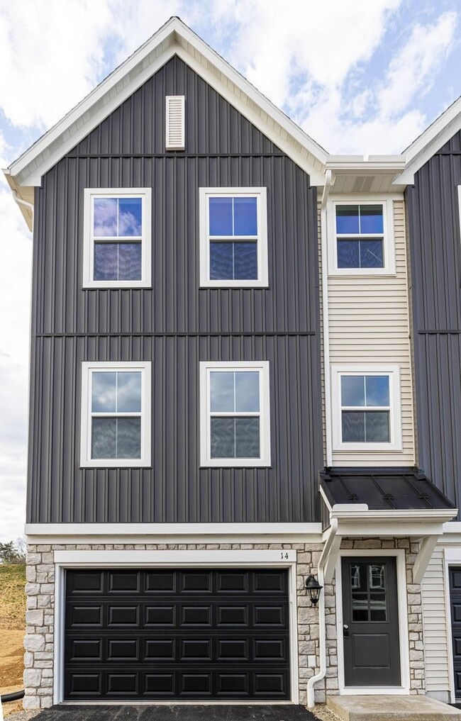 Building Photo - Brand New End Unit 3 bed, 2.5 bath townhome in Carlisle!