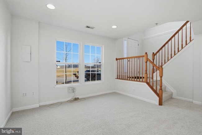 Building Photo - 886 Lowe Rd