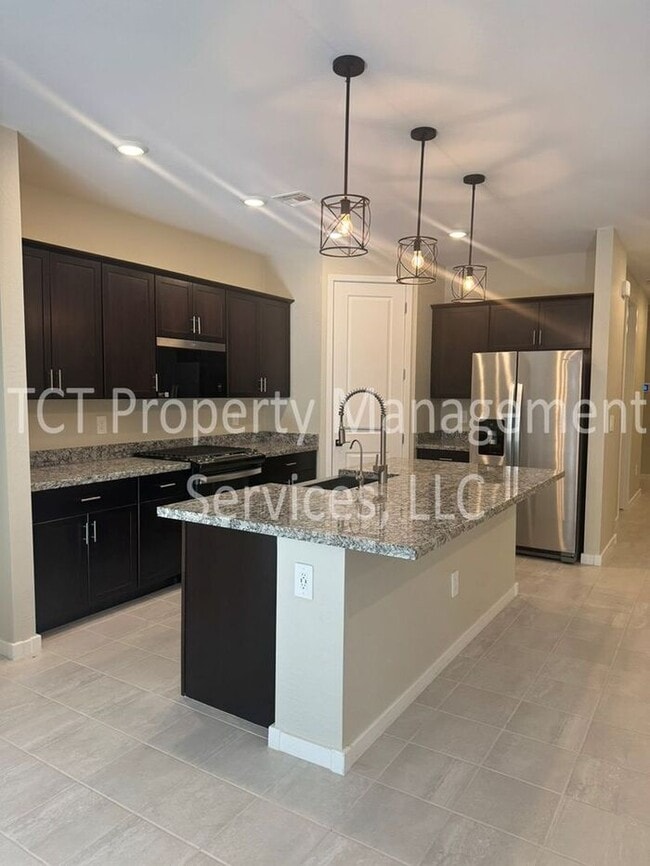 Building Photo - Beautiful like new home in San Tan Groves