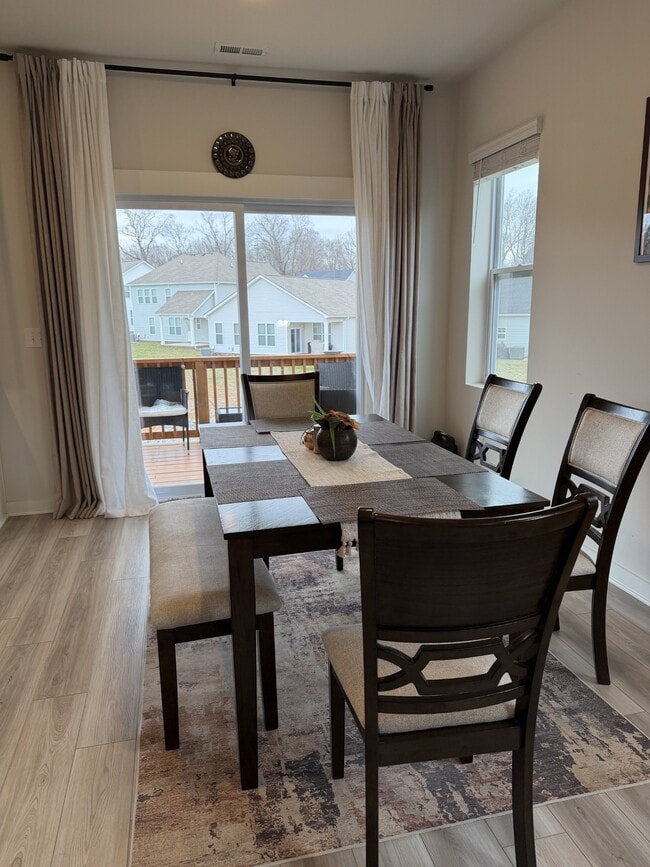 Building Photo - 213 Tartan Dr