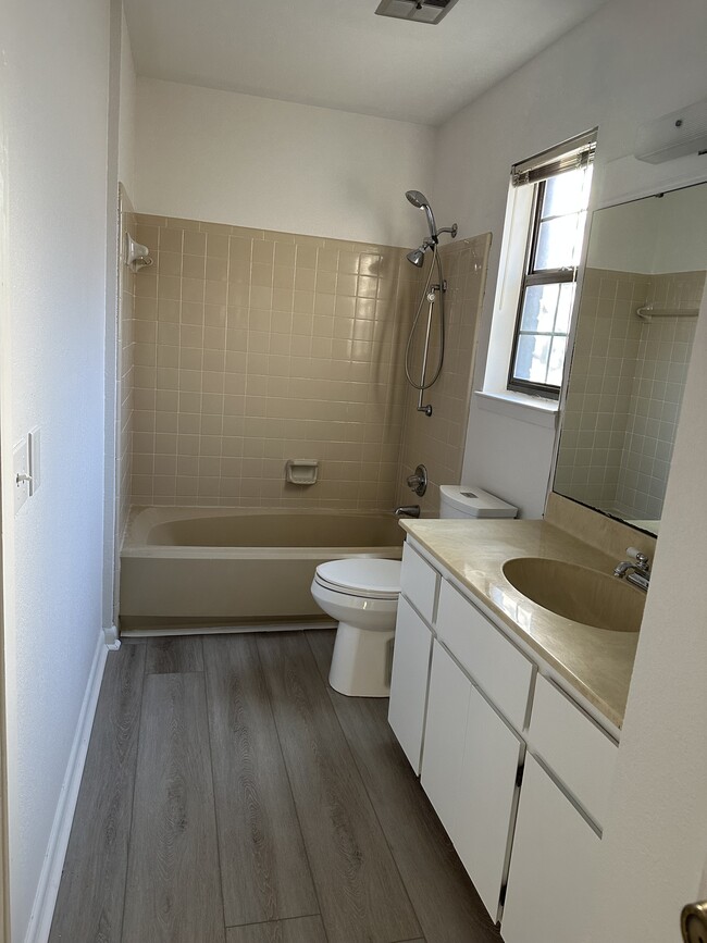 Building Photo - 96 Yacht Club Dr NE