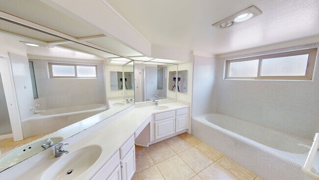 Building Photo - Spacious 3 bedroom | Cays with partial oce...