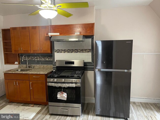 Building Photo - 1236 S 57th St