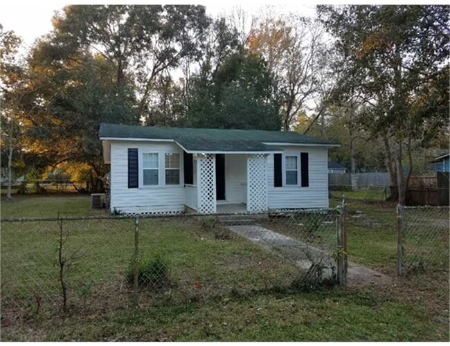 Building Photo - 3922 Wiggins Dr