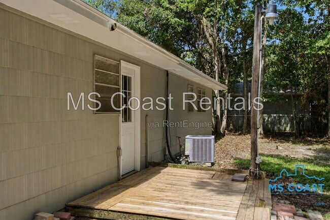 Building Photo - 105 N Ida Ln